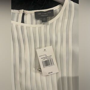 Beautiful NWT Limited Collection top in ivory color